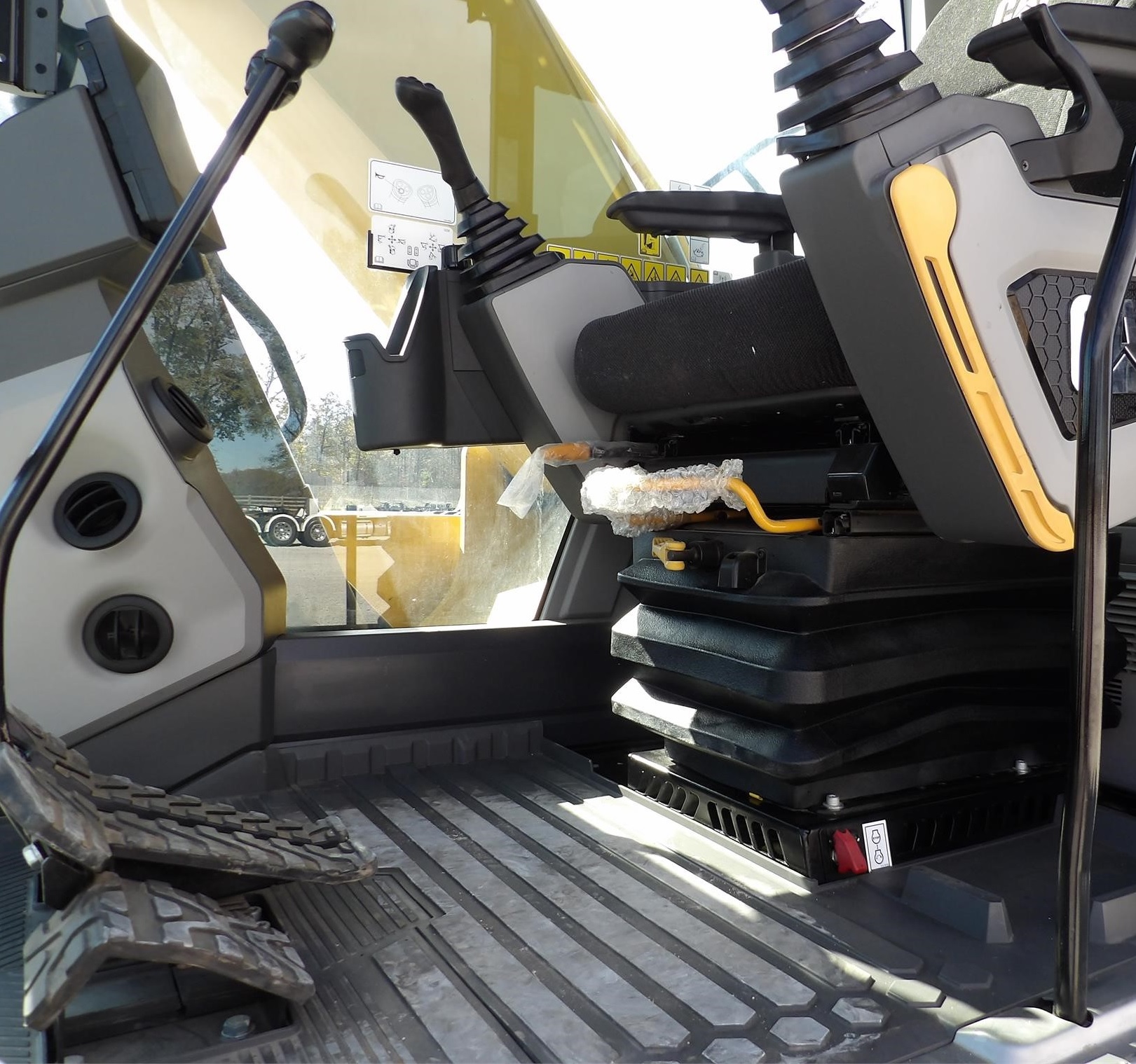 Caterpillar Backhoe Loader | Cabbed Backhoe Rental