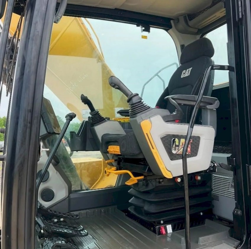 Caterpillar Backhoe Loader | Cabbed Backhoe Rental